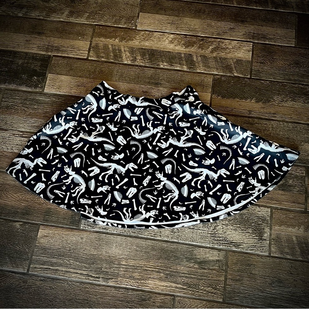 Hot Topic white Dinosaur bones on a black background circle skirt L